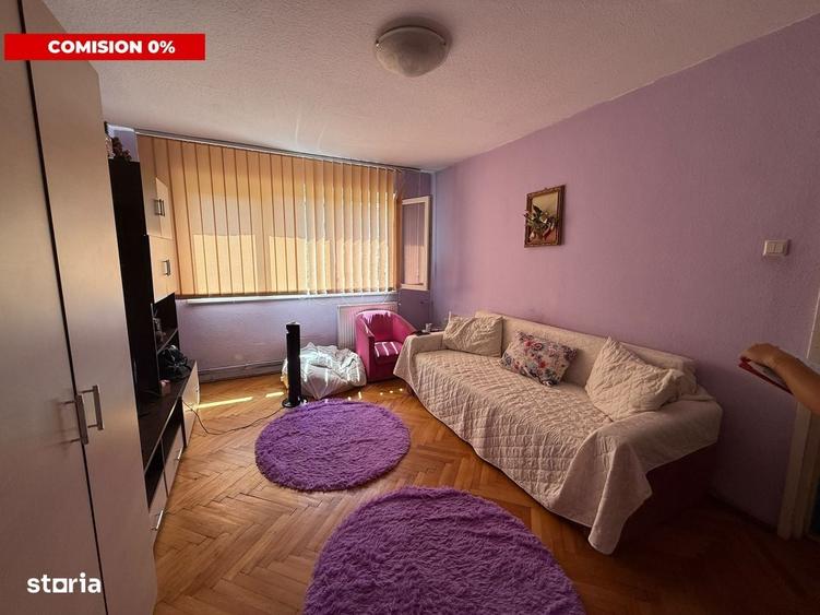 Apartament cu 3 camere semidecomandat în Cetății