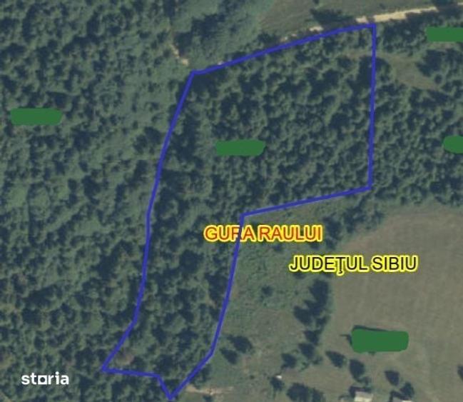 Teren de 11200 mp, în Gura Râului