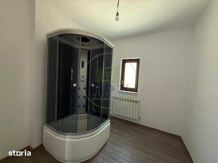 Casă cu 10 camere cu Teren 458 Mp în Central