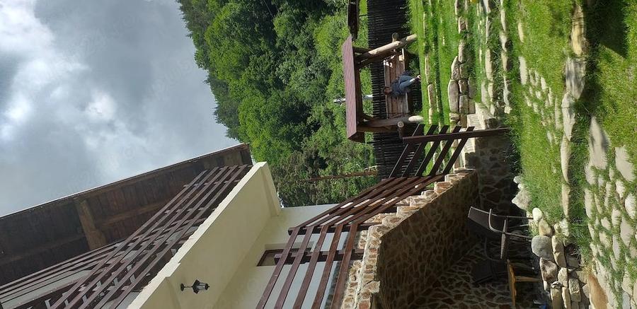 Casă cu 6 camere cu Teren 250 Mp în Central