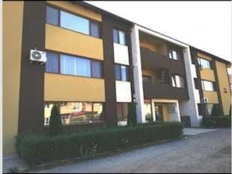 Apartament cu 3 camere semidecomandat în Exterior Vest