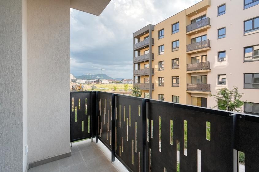 Apartament cu 2 camere decomandat în Tractorul
