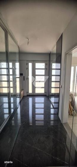 Casă cu 5 camere cu Teren 1190 Mp în Sadu