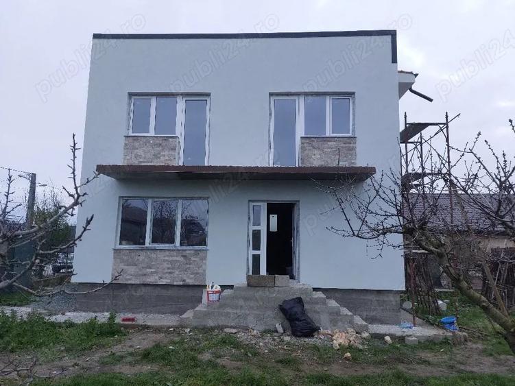 Casă cu Teren 210 Mp în Lumina