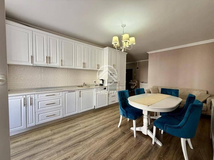 Apartament cu 3 camere semidecomandat în Tăuți