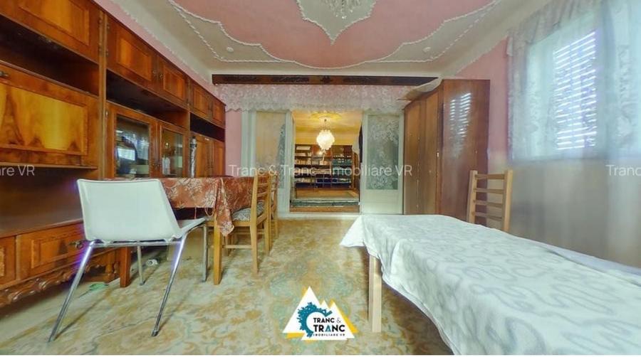 Casă cu 4 camere în Central
