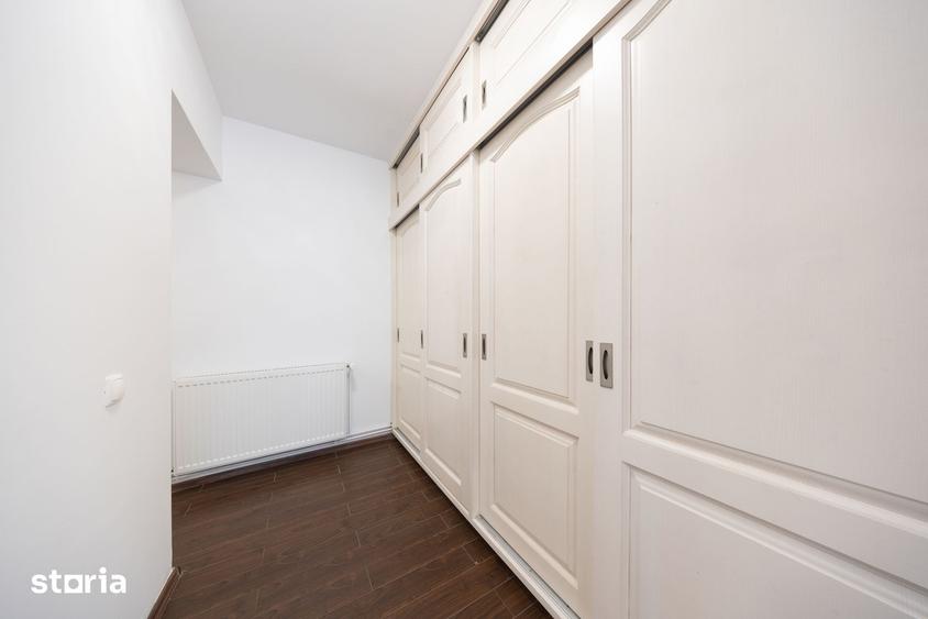 Casă cu 10 camere cu Teren 630 Mp în Bunloc