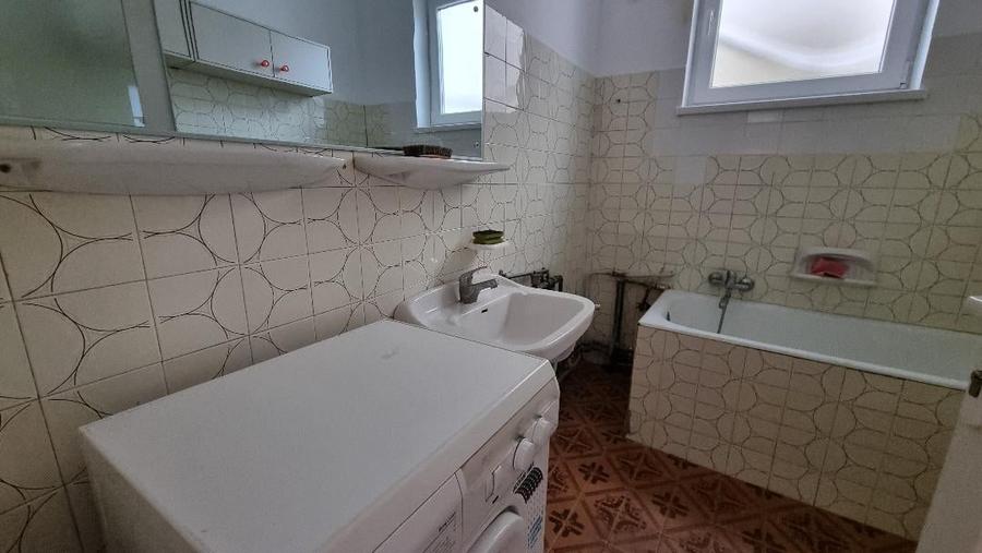 Casă individuală cu 7 camere cu Canalizare în Semicentral
