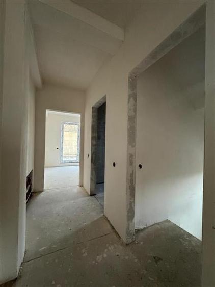 Duplex cu 5 camere cu Canalizare în Iris