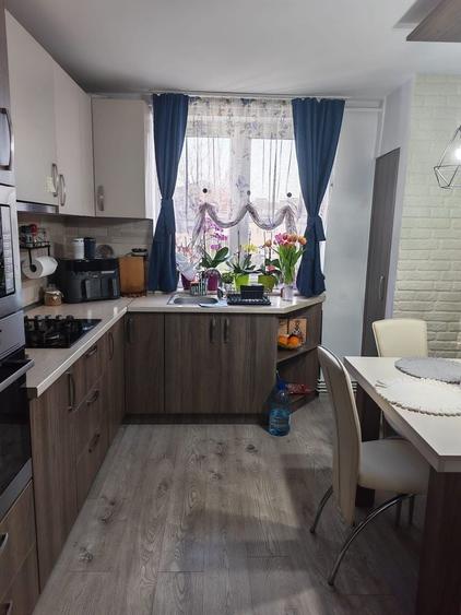 Apartament cu 3 camere semidecomandat în Central