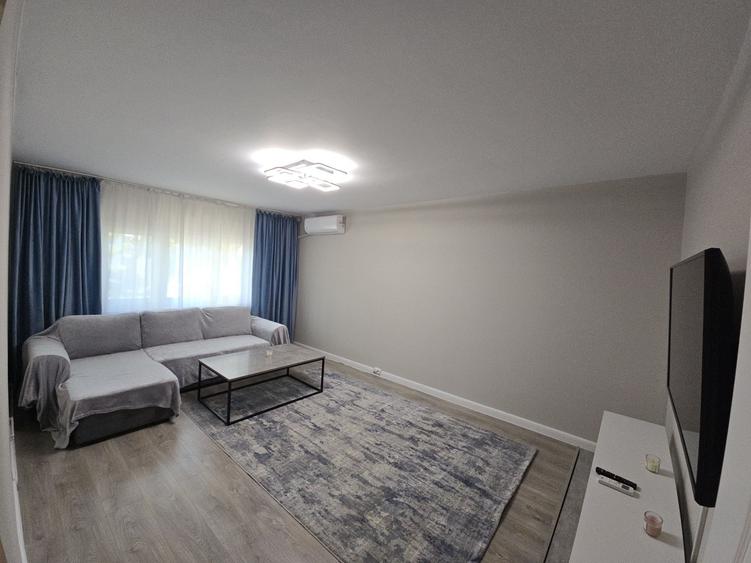 Apartament cu 3 camere decomandat în Exterior Vest