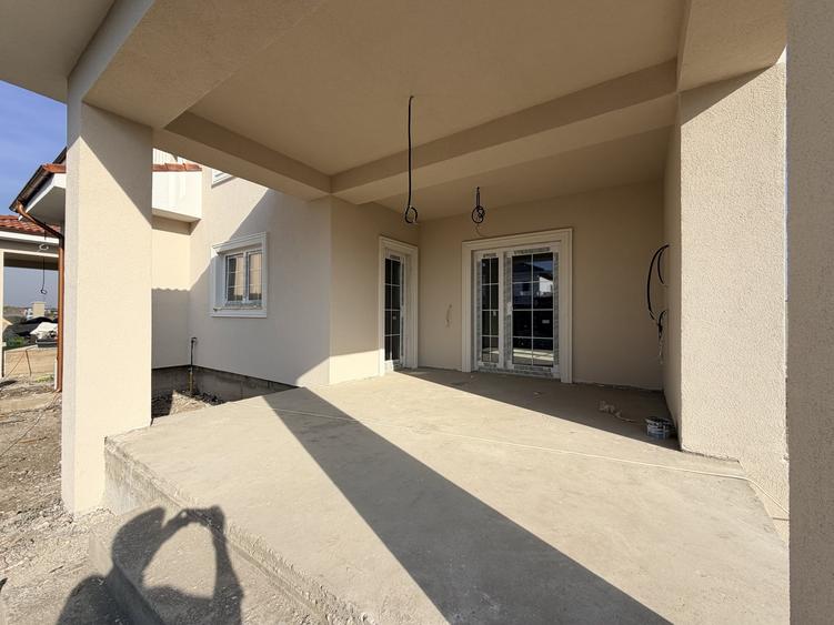 Duplex cu 4 camere cu Canalizare în Moșnița Nouă