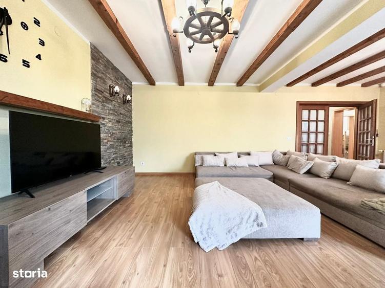 Casă cu 4 camere decomandat în Stupini