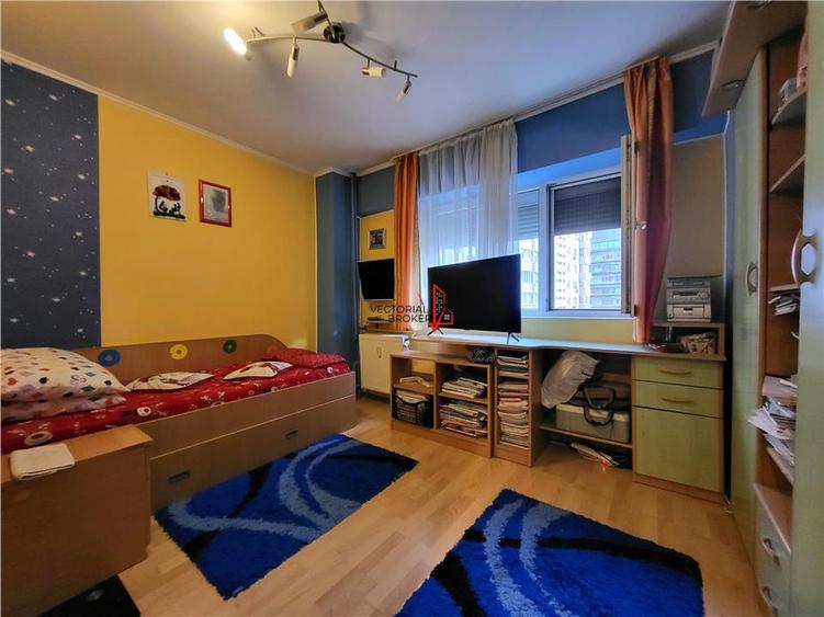 Apartament cu 4 camere decomandat în Nicolae Grigorescu