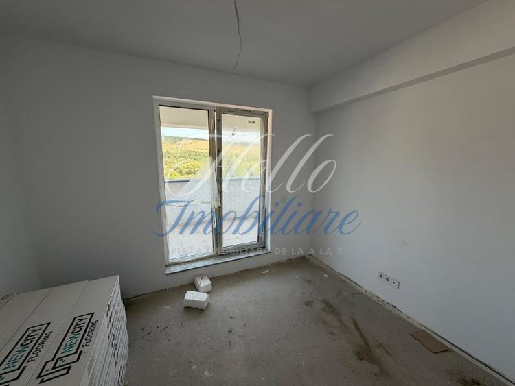 Apartament cu 4 camere semidecomandat în Florești