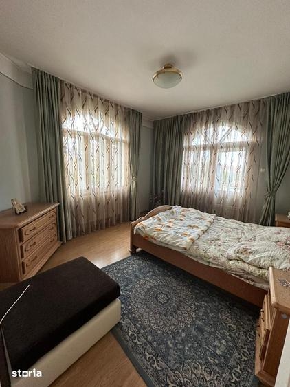 Casă cu 7 camere cu Teren 1200 Mp în Sânmartin