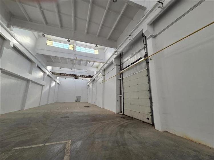 Spațiu industrial, de 468 mp, în Central