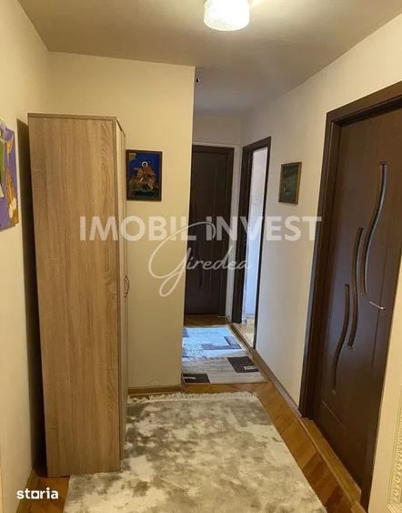 Apartament cu 3 camere în Cetate