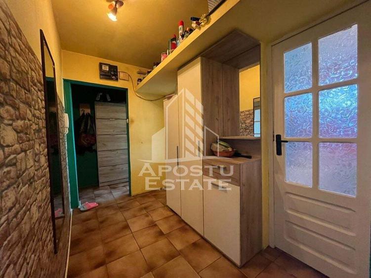 Apartament cu 4 camere semidecomandat, mobilat în Spitalul Județean