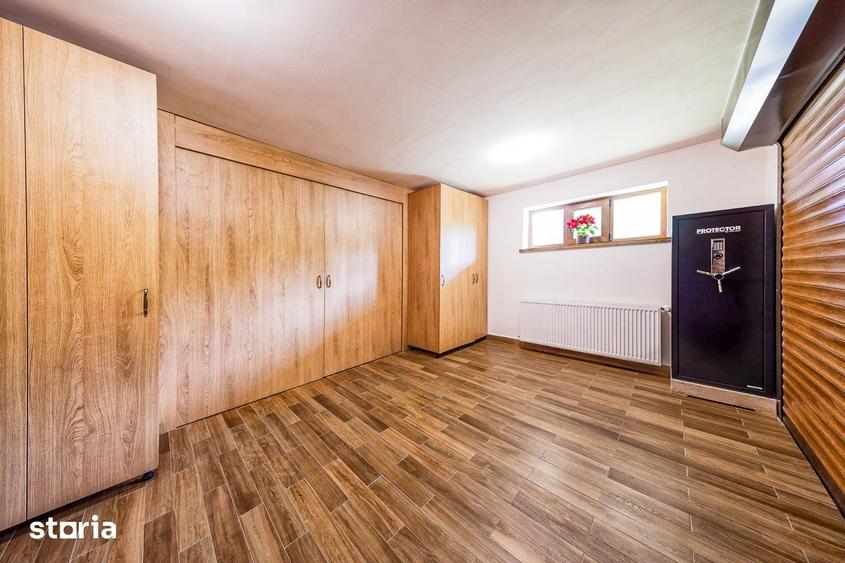Casă cu 6 camere cu Teren 461 Mp în Central