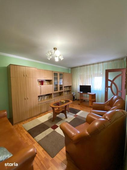 Apartament cu 2 camere decomandat în Craiovița Nouă