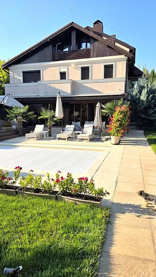 Casă cu 8 camere cu Piscina în Iancu Nicolae