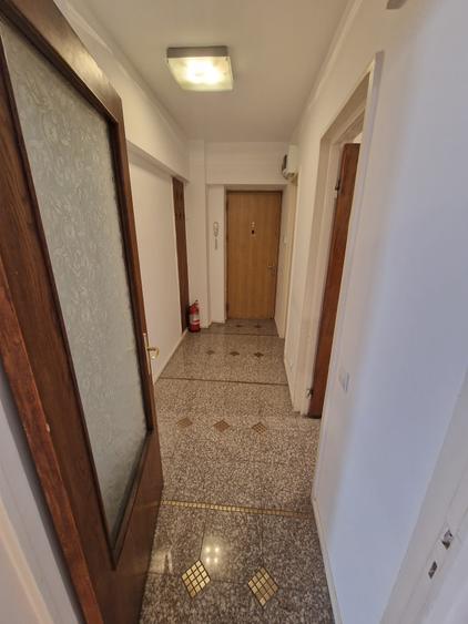 Birou, de 110 mp, în Universitate