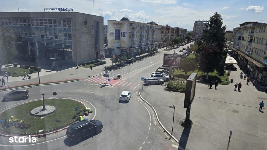 Apartament cu 3 camere decomandat în Central