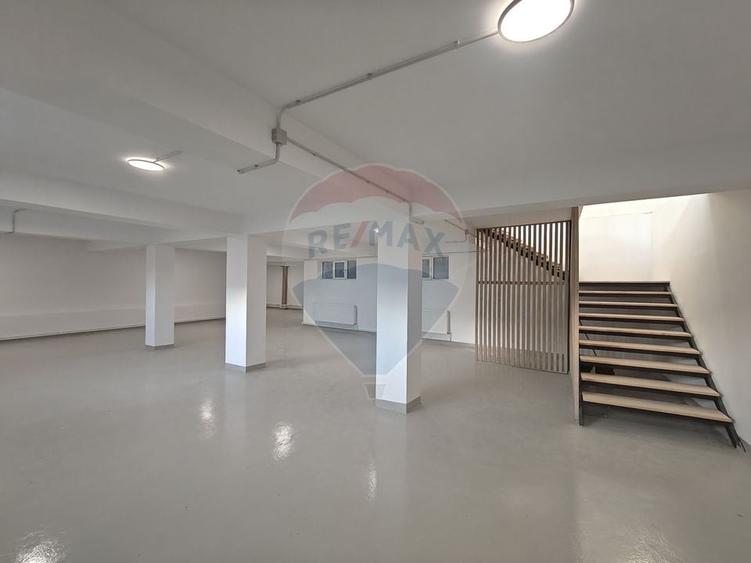 Spațiu comercial, de 535.36999511719 mp, în Central