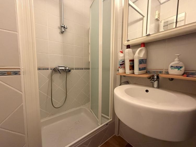 Apartament cu 3 camere, mobilat în Primăverii