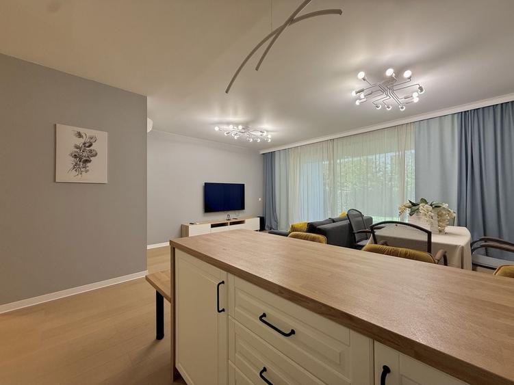 Apartament cu 3 camere decomandat, mobilat în Băneasa