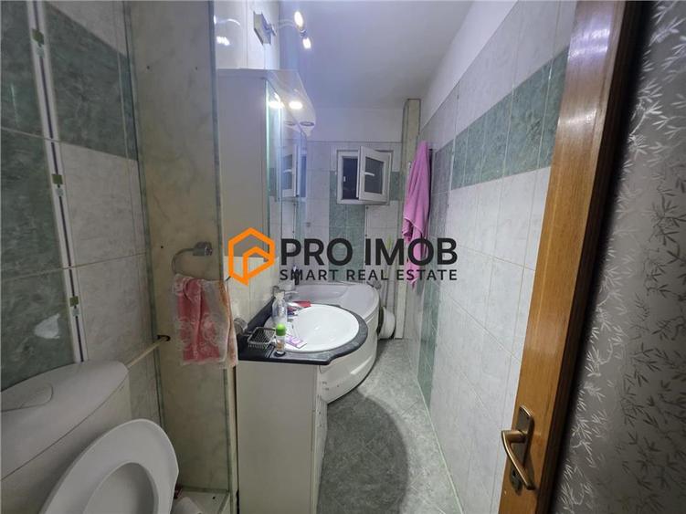 Apartament cu 3 camere decomandat, mobilat în Central