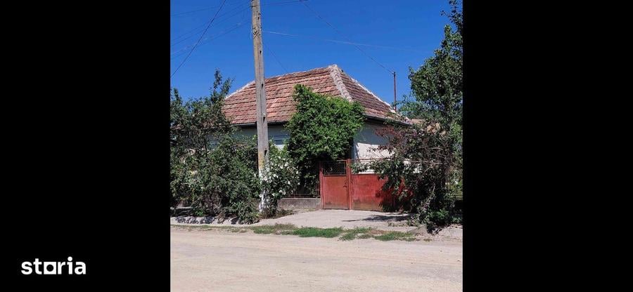 Casă cu 5 camere cu Teren 1200 Mp în Suplac