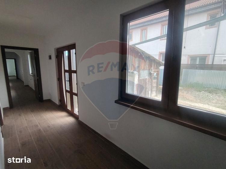 Casă cu 3 camere cu Teren 1326 Mp în Central