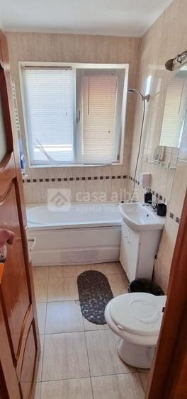 Apartament cu 2 camere semidecomandat, mobilat în Central
