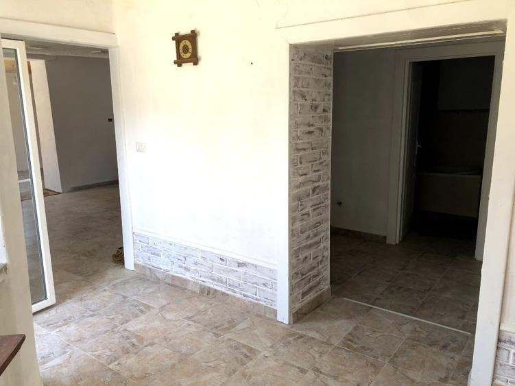 Casă individuală cu 3 camere cu Canalizare în Central