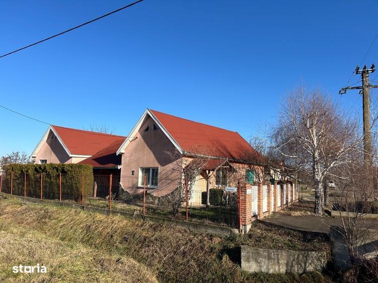 Casă cu 4 camere în Valea lui Mihai