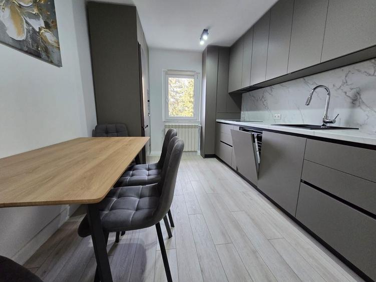 Apartament cu 4 camere decomandat, mobilat în Zorilor