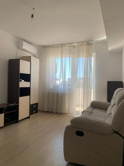 Apartament cu 3 camere decomandat, mobilat în Apărătorii Patriei