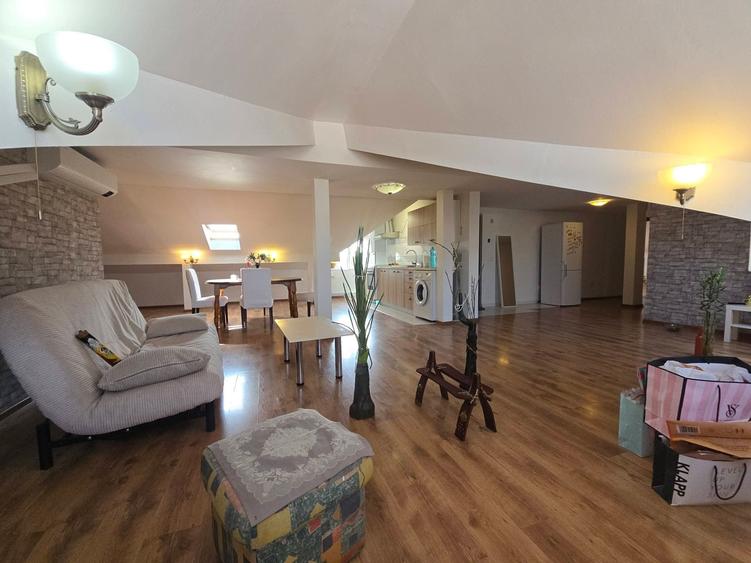 Apartament cu 4 camere semidecomandat în Dobroești