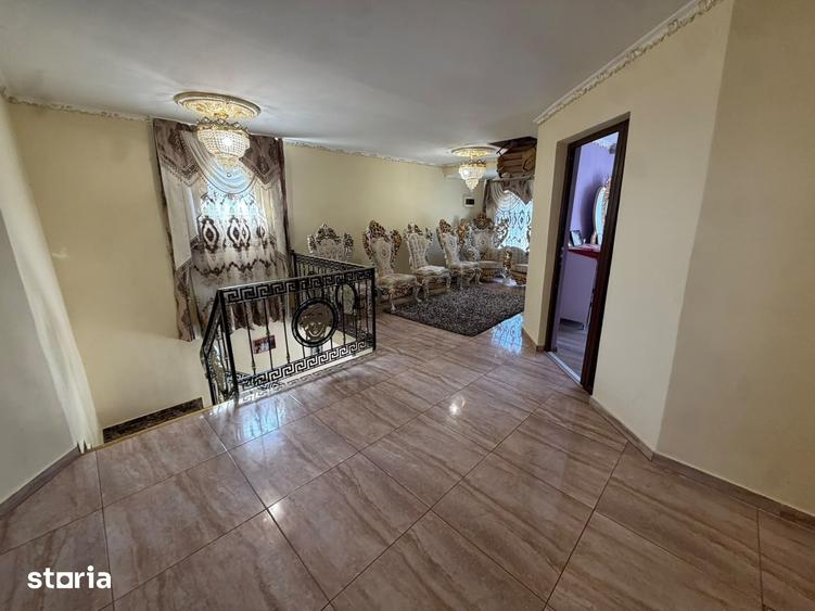 Casă cu 4 camere cu Teren 200 Mp în Central