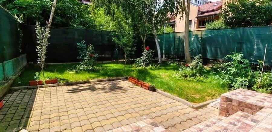 Casă cu 5 camere cu Teren 240 Mp în Domenii