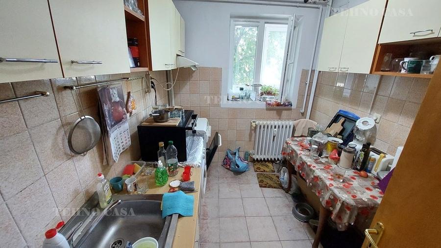 Apartament cu 4 camere semidecomandat în Titan
