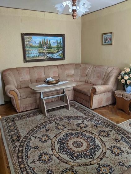 Apartament cu 3 camere semidecomandat în Sud