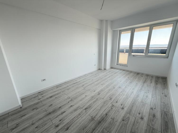 Penthouse cu 4 camere semidecomandat în Galata