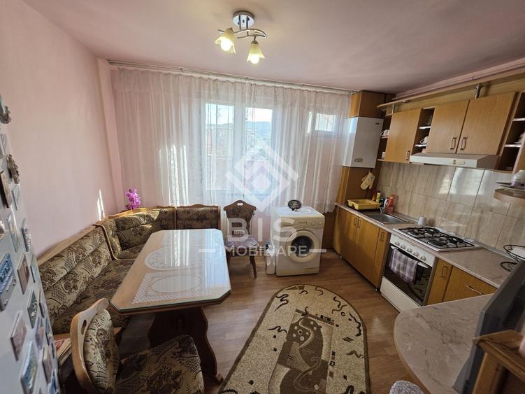 Apartament cu 3 camere decomandat în Sud
