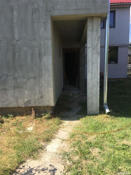 Casă cu 5 camere în Biharia