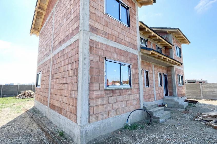Duplex cu 3 camere cu Canalizare în Moșnița Nouă