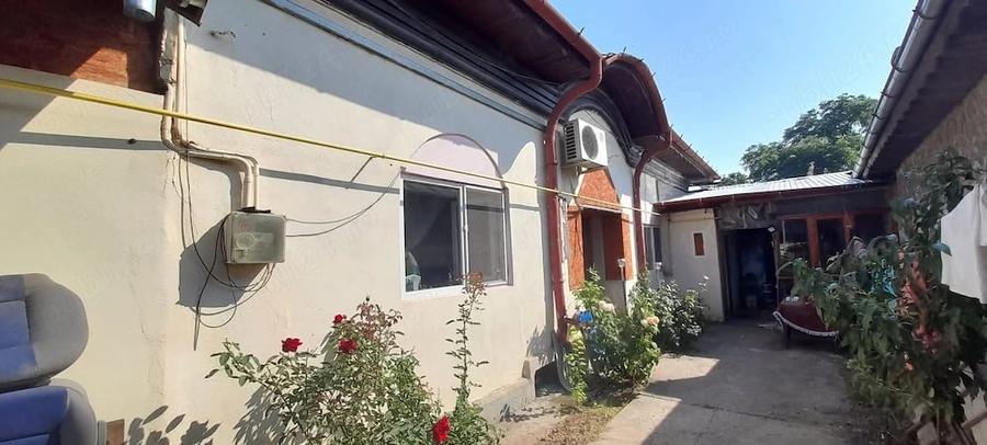 Casă cu 2 camere cu Teren 970 Mp în Central