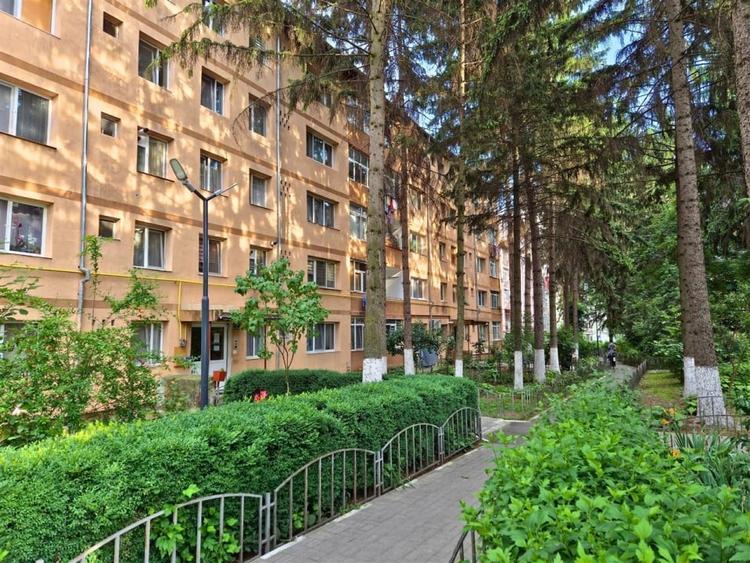Apartament cu 2 camere semidecomandat, mobilat în Nord